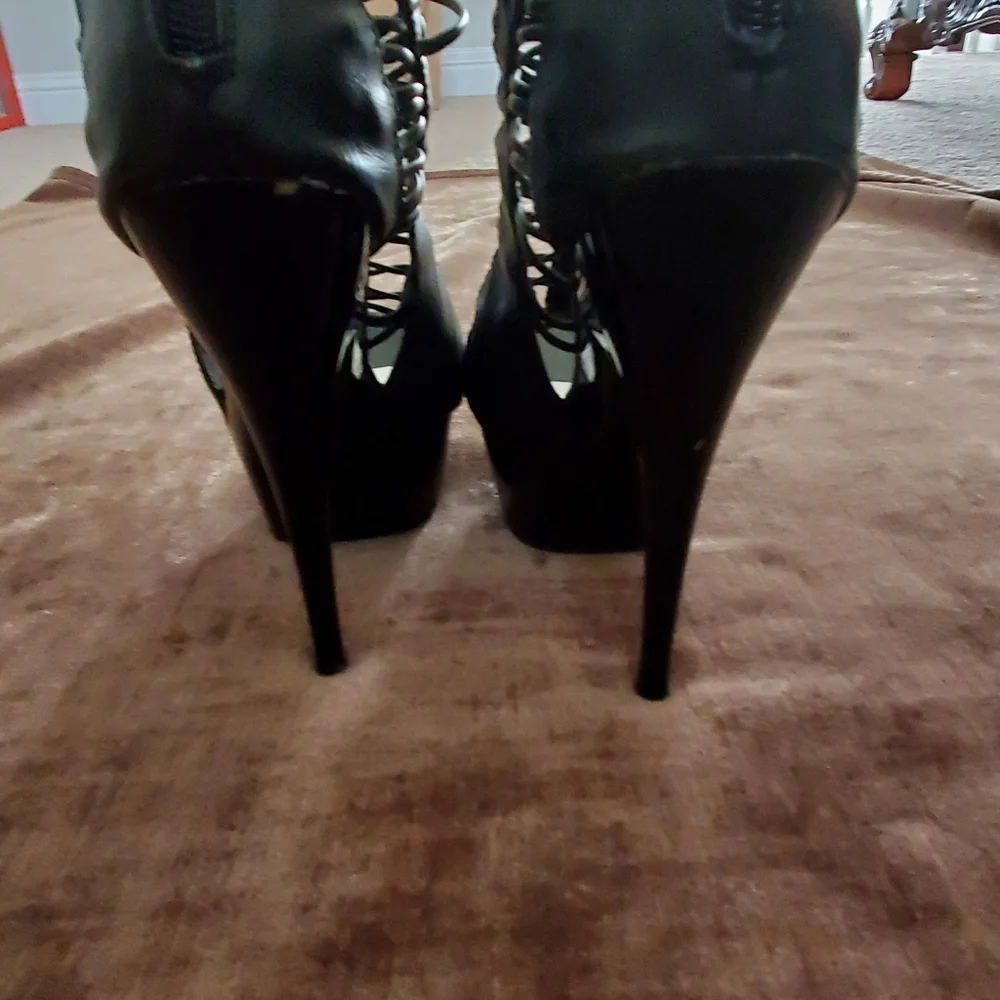 Heels - Picture 2 of 5